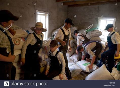 Traditional Mennonite Clothing Stock Photos & Traditional Mennonite ...