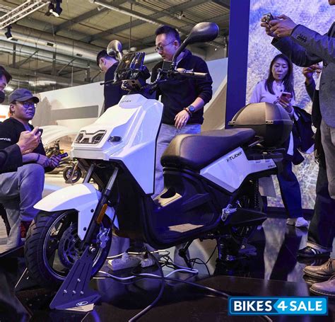 Eicma Kymco I Tuber S Electric Scooter Debut Bikes Sale