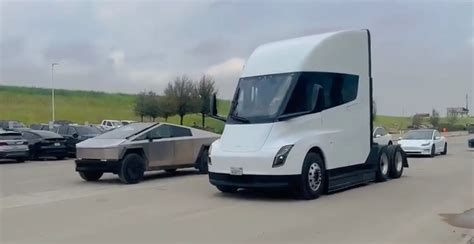 Tesla Cybertruck Against Tesla Semi Drag Race Showcasing Impressive