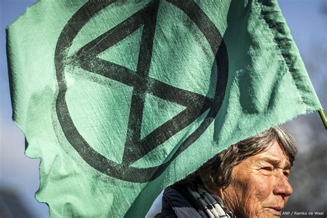 Extinction Rebellion Bezet Hoofdkantoor Rabobank