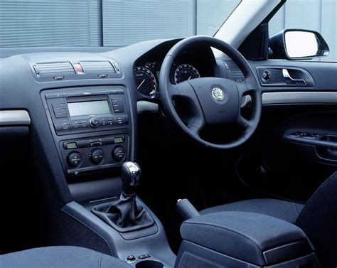 Skoda Octavia Hatchback Review (2004 - 2012) | Parkers