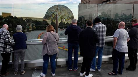 Las Vegas bans people stopping to take photos on pedestrian bridges ...