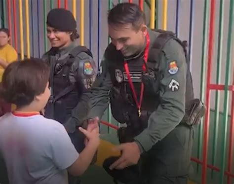 Dia Do Soldado Policias Militares Recebem Homenagem Em Escola Do Bom