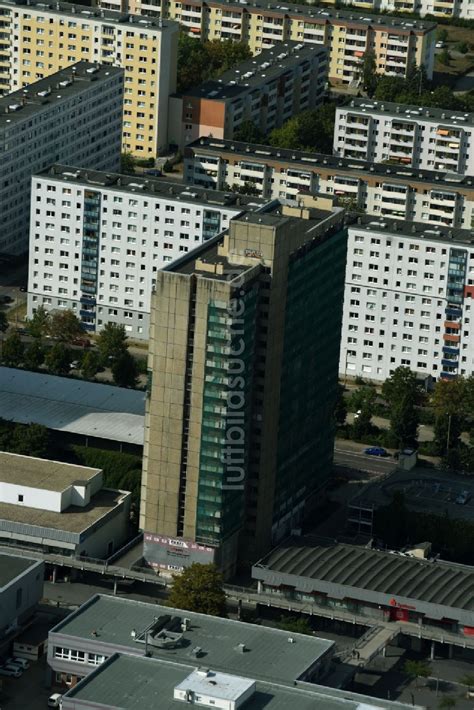 Luftaufnahme Halle Saale Plattenbau Hochhaus Wohnsiedlung Entlang