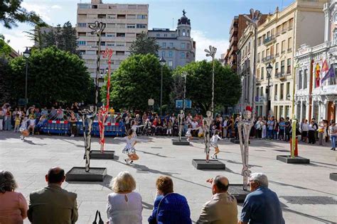 La exposición Santi Flores transforma el Eje Cívico de Albacete en un