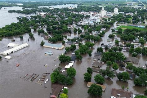 1 Dead In South Dakota After Midwest Rivers Flood The New York Times