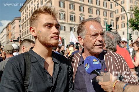 Un Milione Di Persone Celebrano Il Gay Pride Un Trionfo Di Diversit