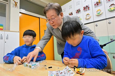 초등학교 돌봄교실 찾은 이재명 대표 연합뉴스