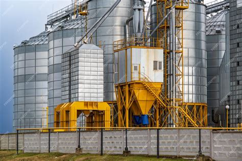 Silos Et Usine De Transformation Agricole Pour Le Traitement Le