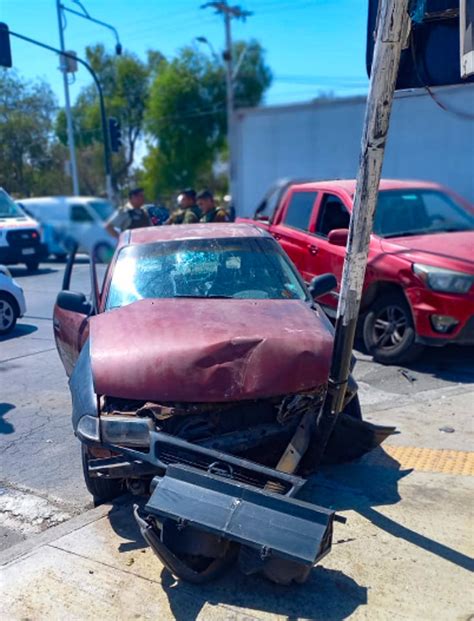 Choque De Veh Culos Deja A Cuatro Personas Heridas Y Un Sem Foro En El