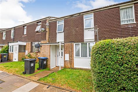 Bedroom Terraced House For Sale In Swain Court Northampton Nn Ht