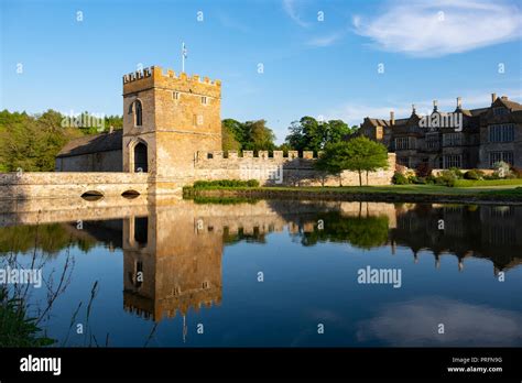 Broughton Castle Hi Res Stock Photography And Images Alamy