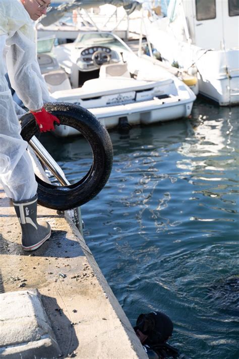 Retiran Casi Dos Toneladas De Residuos De Los Fondos Marinos En El