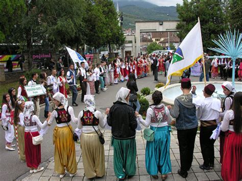 An Chosaiv Lá Idirnáisiúnta Na Bosniaks Comhghairdeas ó Ionadaithe Na
