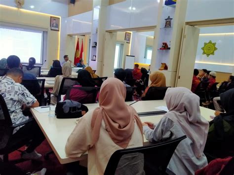 Program Pengenalan Profesi Hukum Tingkatkan Wawasan Mahasiswa Hukum