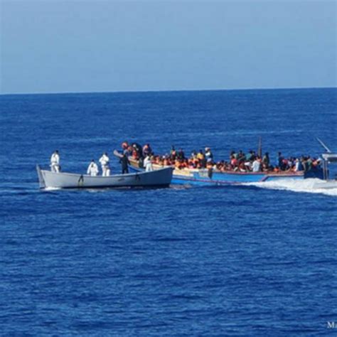 La Croce Rossa Conferisce Una Medaglia Doro Al Merito A Lampedusa