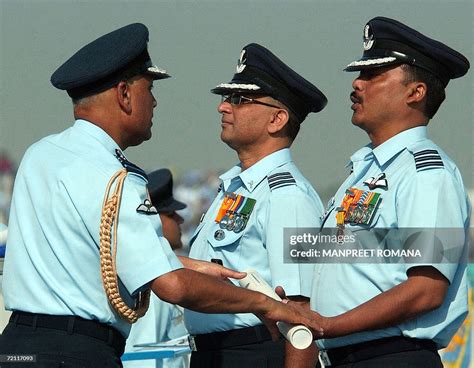 indian air force wing commander tarun kumar singha recives vishist