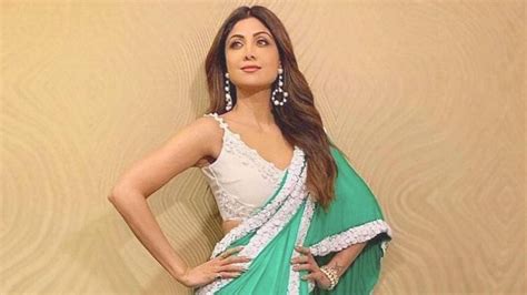 Shilpa Shettys Bold And Beautiful Saree Is Perfect For Every Kind Of Outing Get Her Look