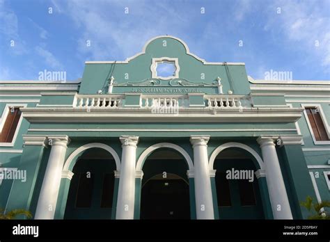 Escuela Jos Julian Acosta En La Plaza De Col N En El Viejo San Juan