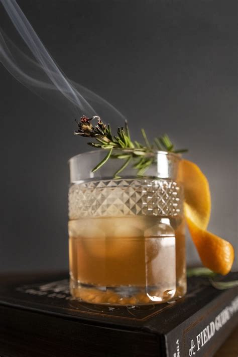 How To Make Smoked Cocktails • With Or Without Dry Ice