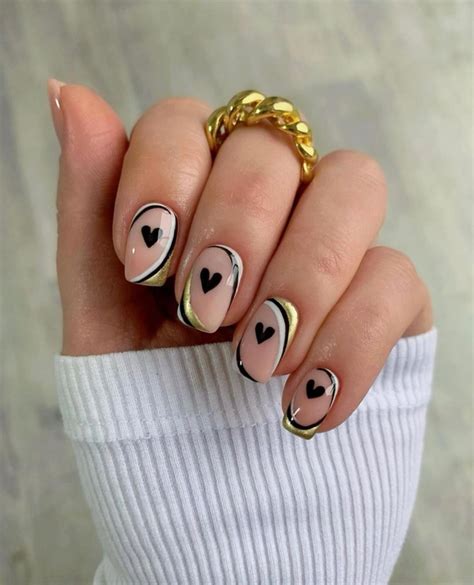 The 35 Cute Valentines Day Nails Black And Gold Short Nails