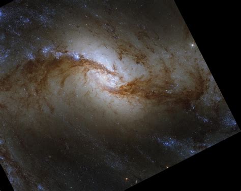 El Telescopio Espacial Hubble Toma Una Foto De Otra Galaxia Espiral