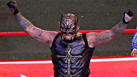 Rey Mysterio agradecido tras su inducción a Salón de la Fama de la WWE