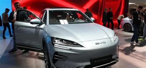 Warren Buffett Backed Byd Overtakes Tesla As Worlds Largest Ev Maker