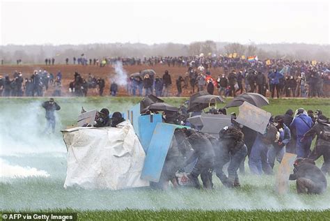 French Mob Set Police Vehicles On Fire With Molotov Cocktails As