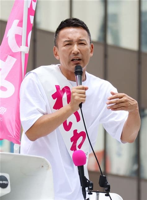 Jr博多駅前で演説するれいわ新選組の山本太郎代表 公明の山口代表、れいわの山本代表が福岡で遊説 写真・画像22｜【西日本新聞me】