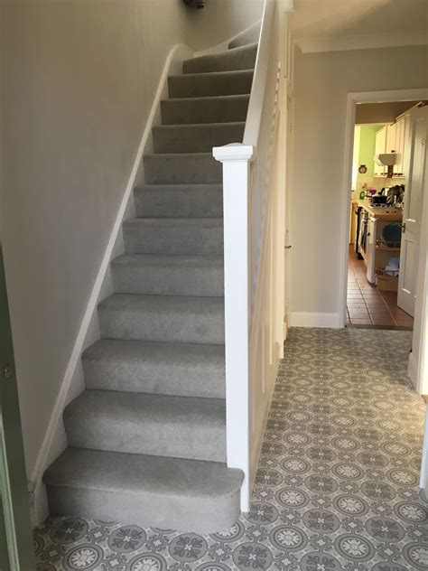 1930s House Hallway With Grey Patterned Lino Ultragrip Buzz Lisbon