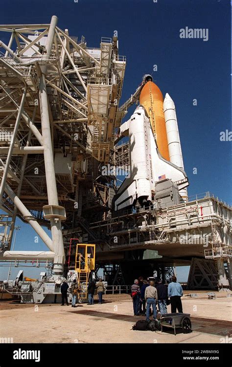 Kennedy Space Center Fla Workers Watch The Rollback Of The