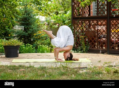 Shirshasana Hi Res Stock Photography And Images Alamy