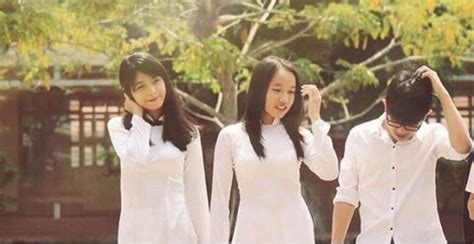 Hình ảnh mũm mĩm ngố tàu của hot girl Việt thời còn là học sinh cấp