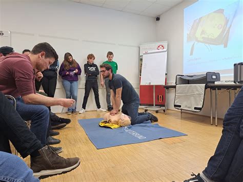 Stunden Erste Hilfe Kurs Freiwillige Feuerwehr H Flein