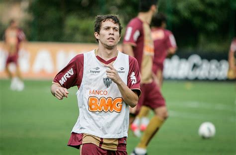 Em Boa Fase No Galo Meia Bernard Admite Tenho Sido Mais Provocado