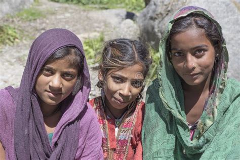 Lokales Junges Mädchen In Manali Indien Redaktionelles Stockfotografie Bild Von Indien