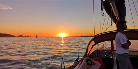 Lisbona Tour In Barca A Vela Al Tramonto Getyourguide