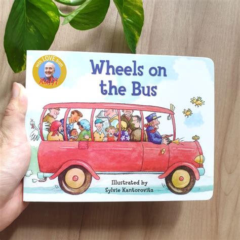 Wheels on the bus by Raffi (Board Book) | Shopee Philippines