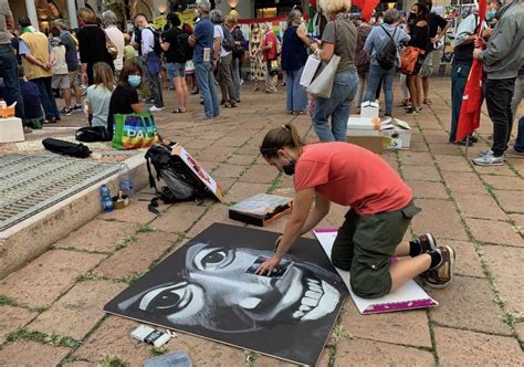 Varese La Manifestazione Per I Diritti In Piazza Del Garibaldino