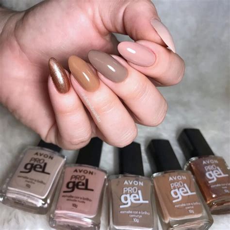 Elegancia en tus Manos Descubre la Sofisticación de los Esmaltes Nude y Marrones en tus Uñas