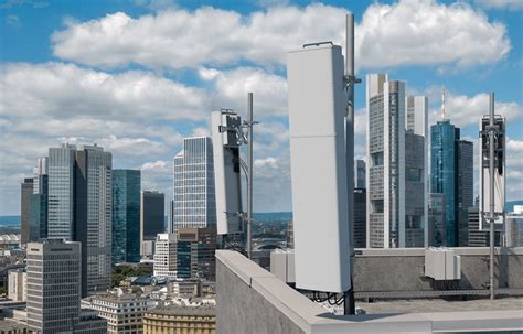 Ericsson debuts AIR (antenna-integrated radio) for mid-band 5G ...