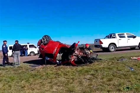 Un gualeguaychuense sufrió un tremendo choque de frente y volcó en la