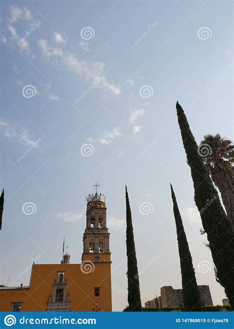 Vista Da Fachada Exterior De Uma Igreja Cat Lica Em Acambaro M Xico