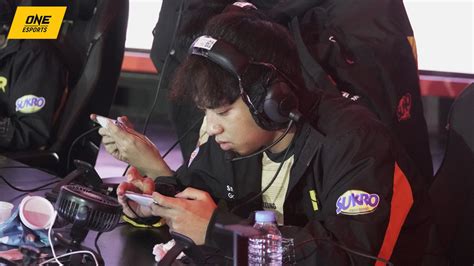 Kok Bisa Rrq Naomi Main Pakai Telunjuk Bukan Jempol One Esports