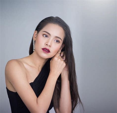 Yaya Urassaya Urassaya Sperbund Asian Beauty Face Shapes