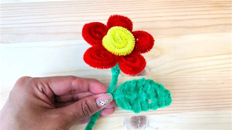 How To Make A Pipe Cleaner Flower Easy Craft Tutorials Youtube