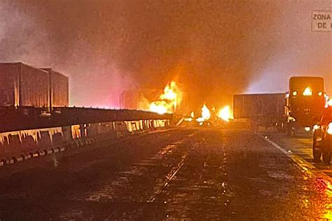 Accidente E Incendio De Tr Ileres Provoca El Cierre De La Autopista