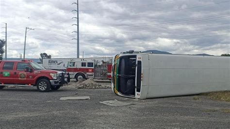 10 lesionados en choque y volcadura sobre la 57 en Querétaro