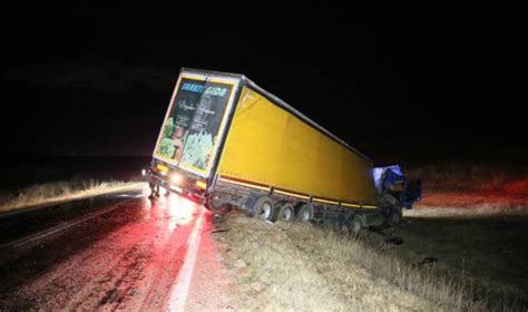 Feci kaza TIR la kamyonet çarpıştı 2 ölü 2 yaralı Son Dakika